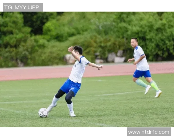 中国足球比赛信息全面解析及最新动态更新，助你掌握赛事进程与精彩瞬间